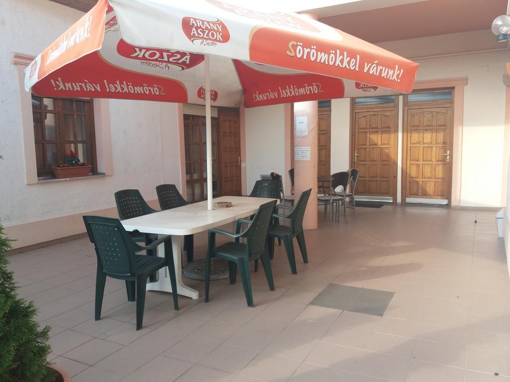 Rakoczi Panzio Hotel Debreţin Exterior foto